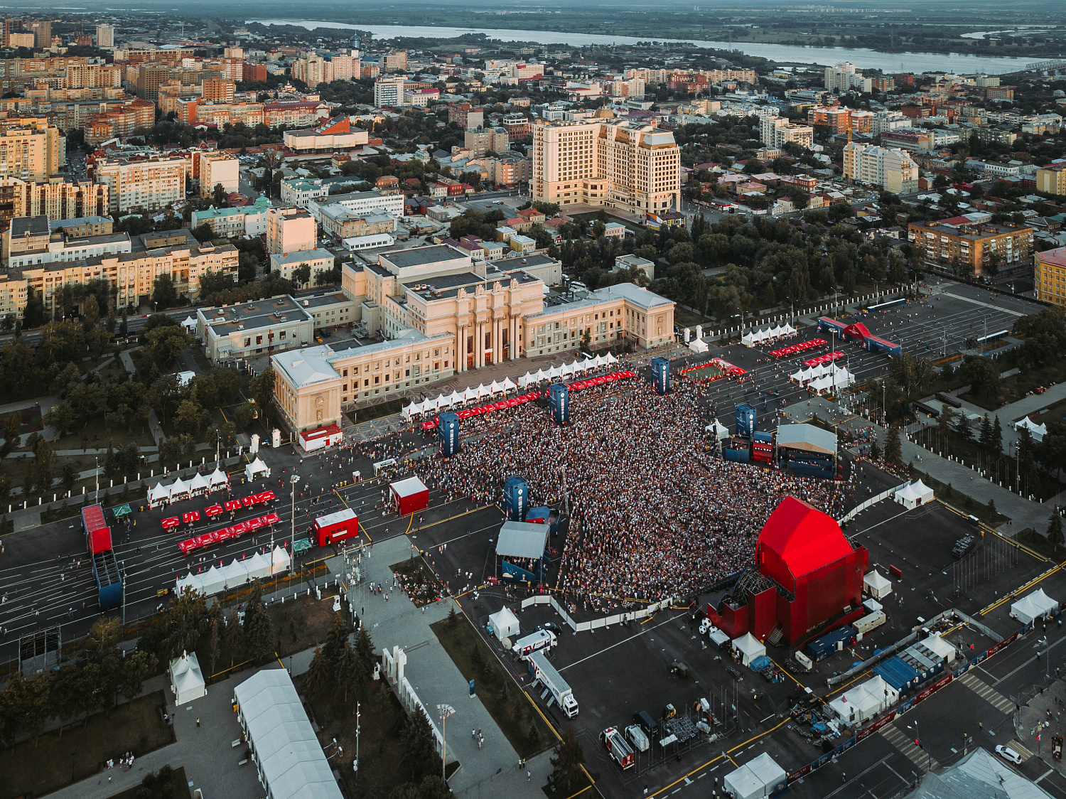 Площадь Куйбышева в Самаре самая большая площадь в Европе